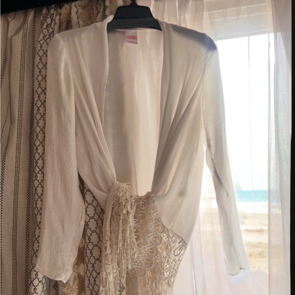 🎀 Beach Couture White/Ivory Cover Up or Shrug with Lace Fringe 🤍☀️